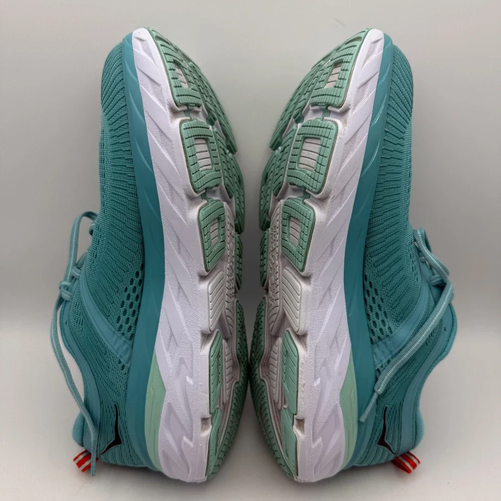 Hoka One One bondi running